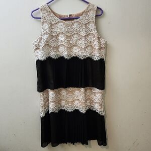 Jessica Simpson 10 Tiered Lace Knee Length Dress Blk/Ivory Pleats Elegant Event